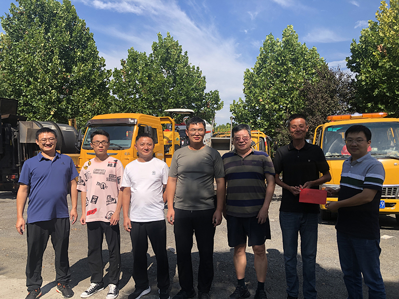 公司領導慰問項目部