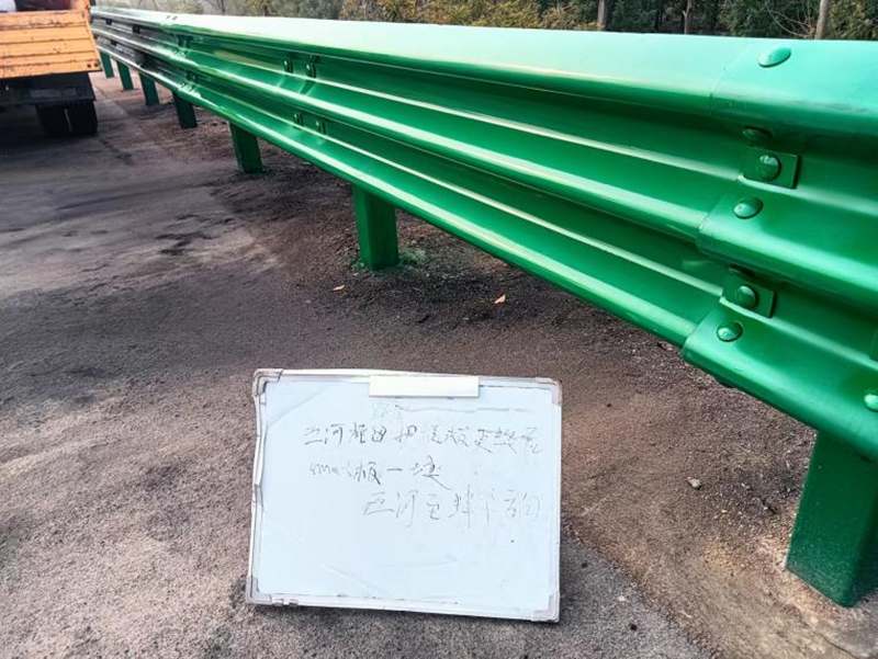 護(hù)欄板更換